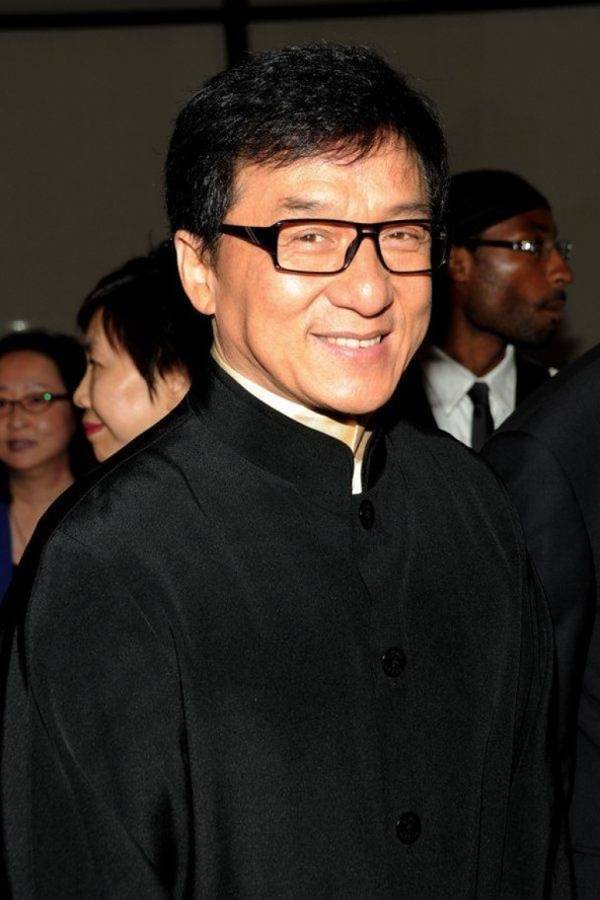 被问房祖名和欧阳娜娜谈恋爱 成龙:绯闻也相信?