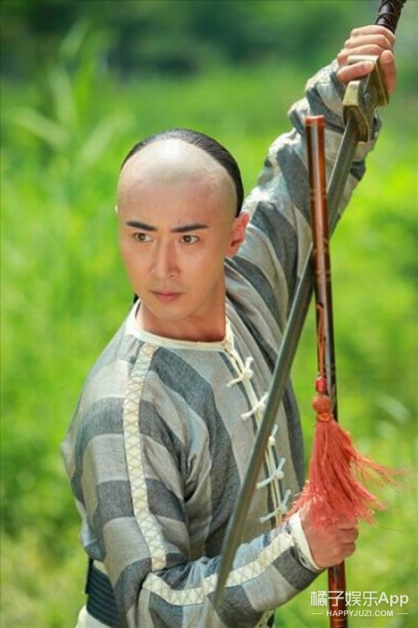 还记得《新还珠格格》里的萧剑吗?他现在长这样