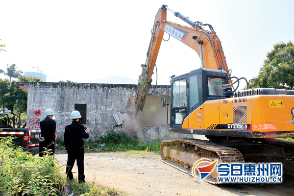惠州淡水对66栋违建进行行政强制拆除