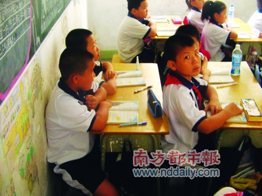 惠州水北小学1个班挤进77学生 家长投诉至市长信箱