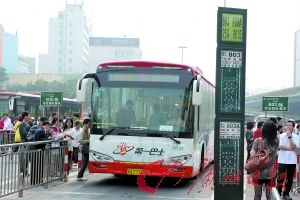 广州将拓展外围公交覆盖,计划2011年新开100条公交线路.