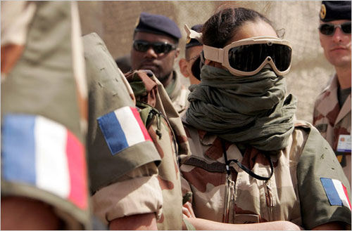 法国卡塔尔阿联酋在中东沙漠大规模军演