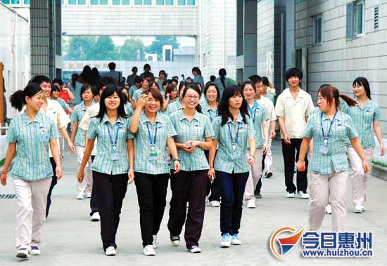 钟摆人口_深圳惊现钟摆人,到底发生了什么