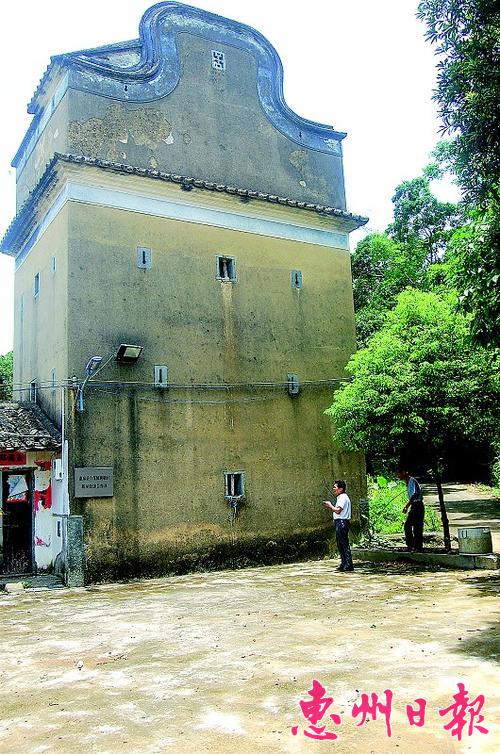 图④：村中建于清末的炮楼。