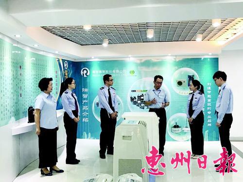 刘士杰 人口_副总经理刘士杰宣读获表彰人员名单(3)