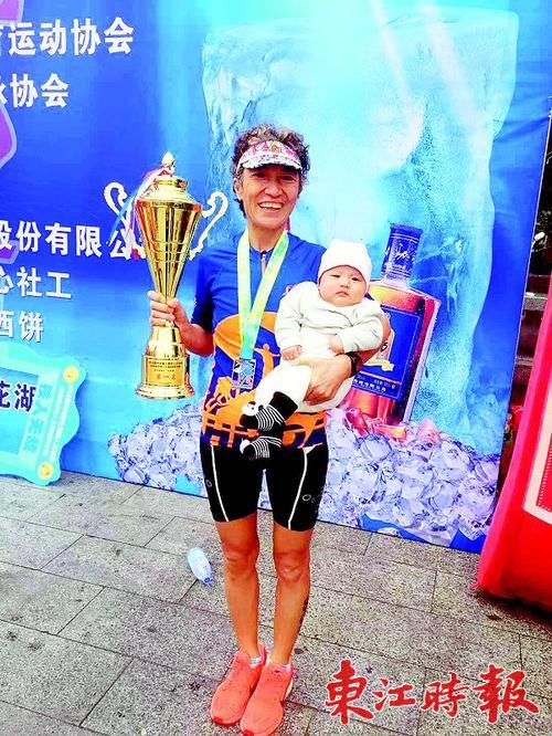 58岁红花湖大姐成马拉松铁人三项获奖专业户