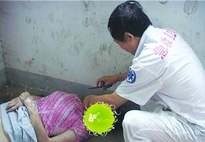 女子遭胶带封头窒息而死 疑遭尾随抢劫(图)