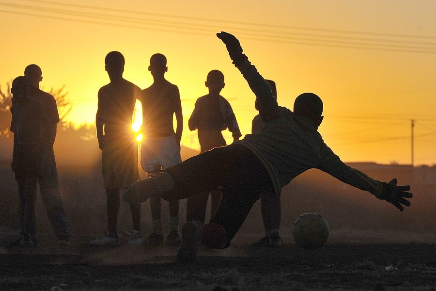 南非儿童的足球梦