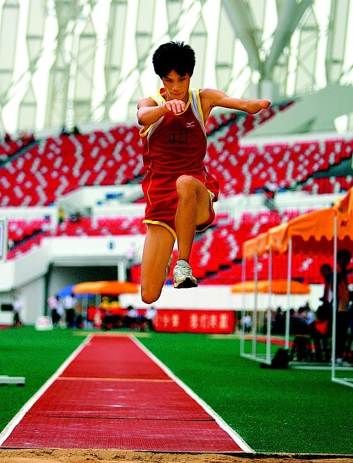 14米21!江门选手跳远超世界纪录