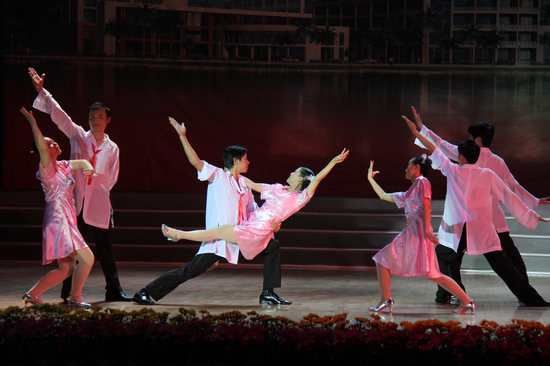 惠州市中心人民医院药剂科表演舞蹈《药房进行